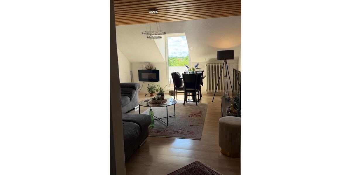 Dachgeschoßwohnung Rüsselsheim am Main - 3 Zimmer, 85 m&sup2;, 1.100&euro; | Angebot:26698328