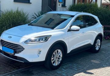 Ford Kuga 32.700 km 17.490 &euro; Rüsselsheim am Main 65428