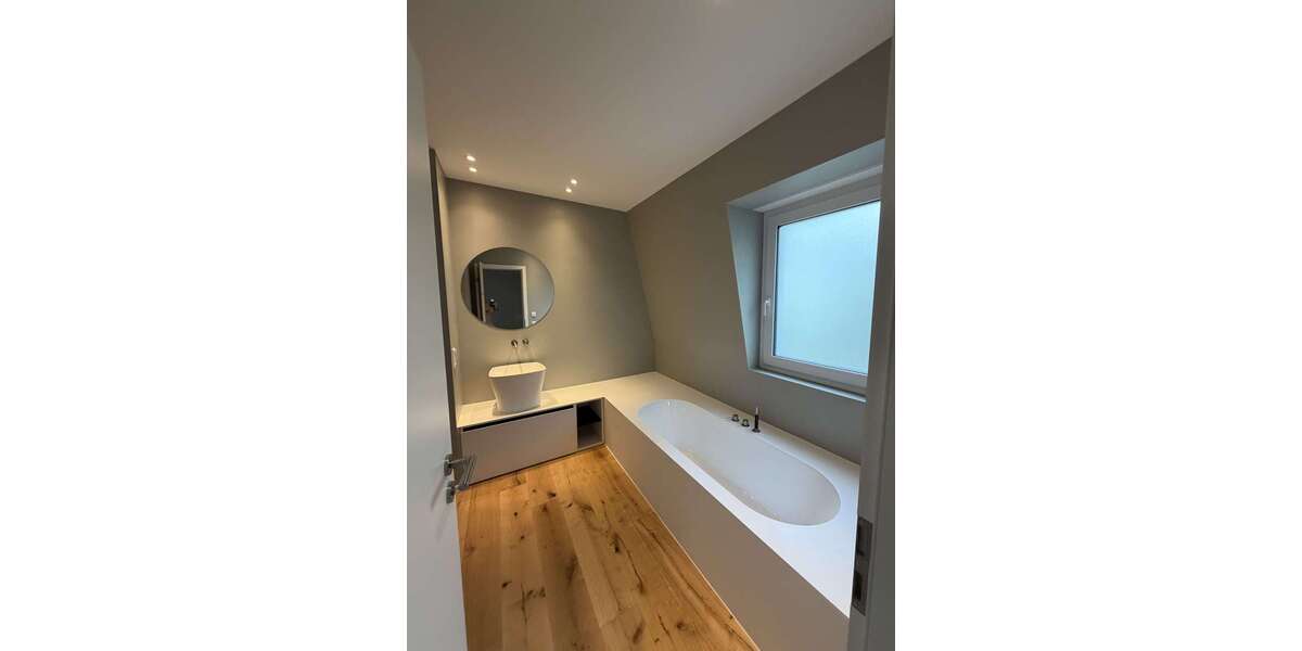 Etagenwohnung Wiesbaden Biebrich - 4 Zimmer, 140 m&sup2;, 2.300&euro; | Angebot:26897464